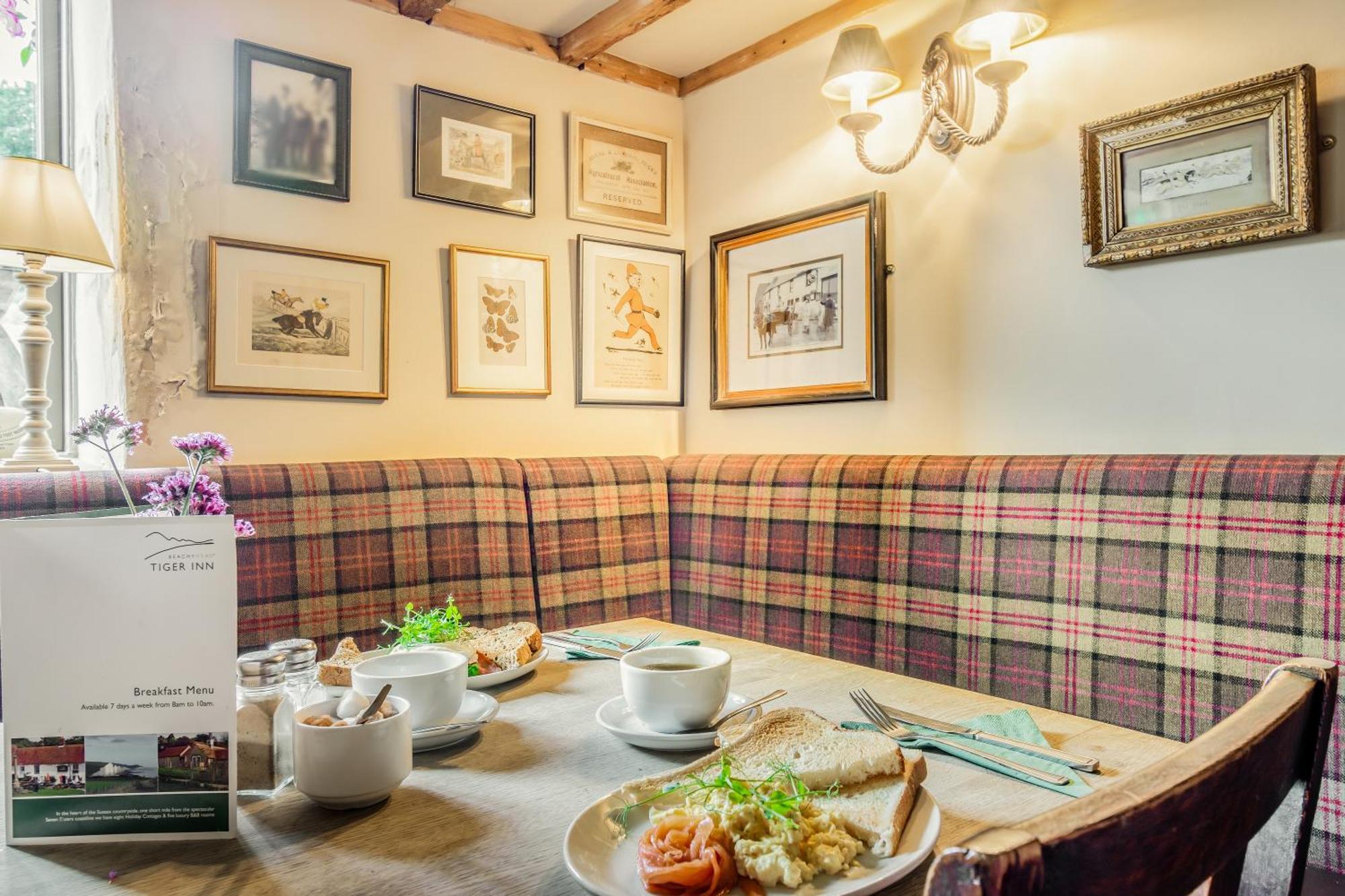 Tiger Inn - Elizabeth Eastdean Eksteriør bilde