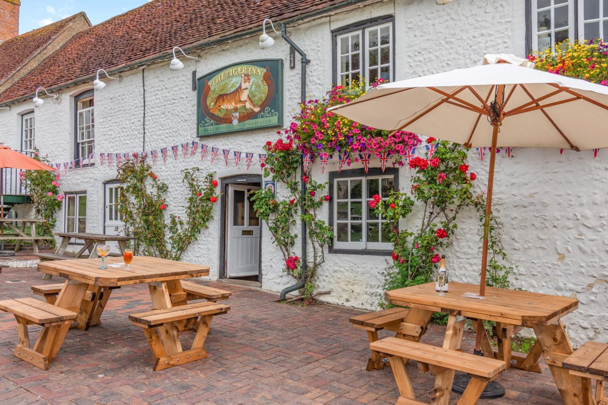 Tiger Inn - Elizabeth Eastdean Eksteriør bilde